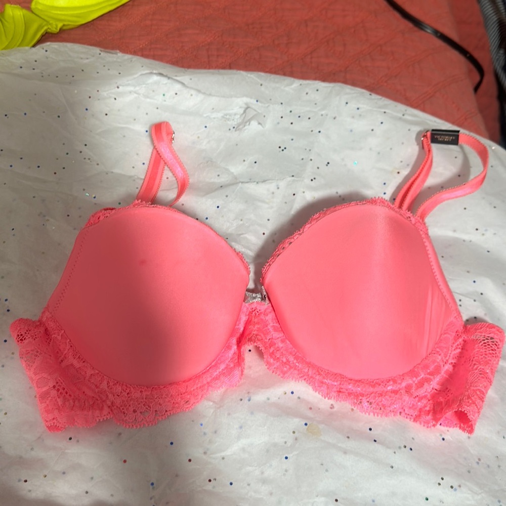 Victoria’s Secret bra, 32B, NWT